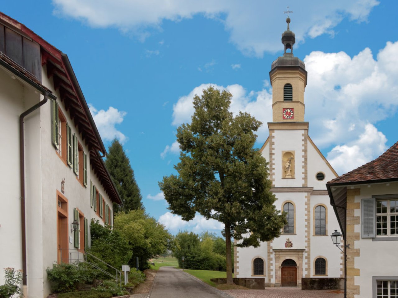 Kloster Stift Olsberg mit Stiftskirche und Pfarrhaus